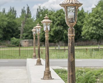 Brass Landscape Lights: Durability, Elegance, and Ideal Applications for Outdoor Spaces